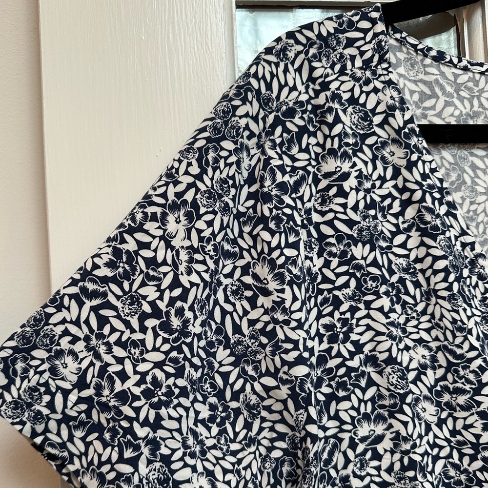J. Crew Navy and White Floral Tiered Stretchy Sundress Women’s Size Medium M - Picture 3 of 16